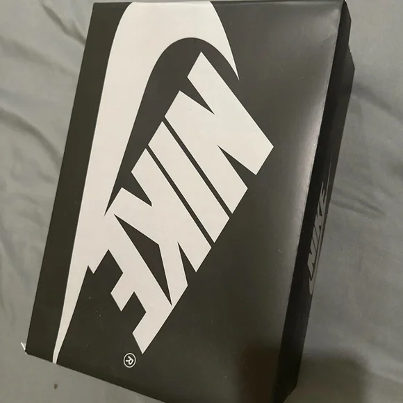 Jordan 1 OG Satin Shadow Nike Black and grey High-Top Sneaker. OG BOX. 5.5M / 7W Sneakers